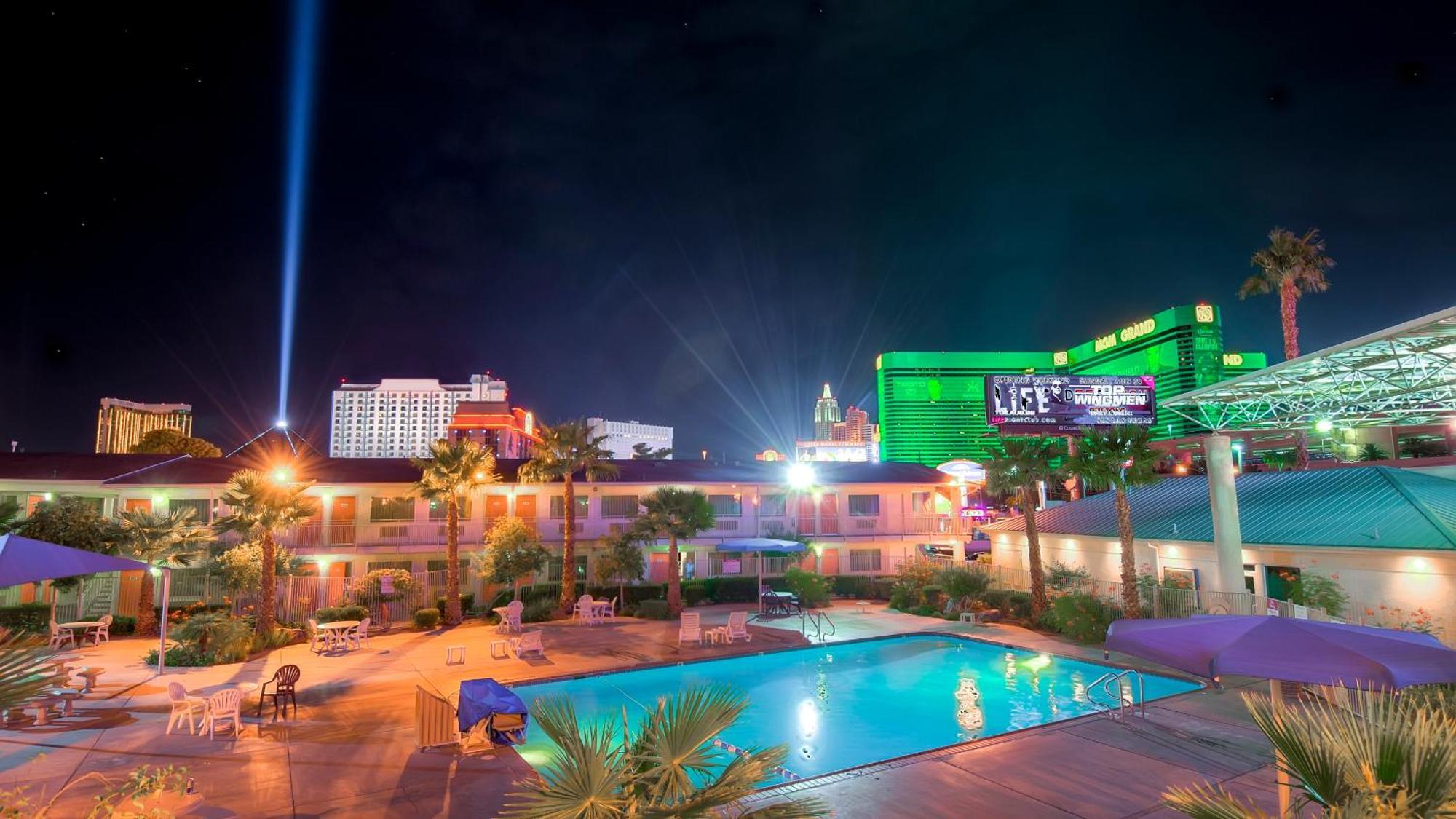Tropicana By Townhouse Hotel